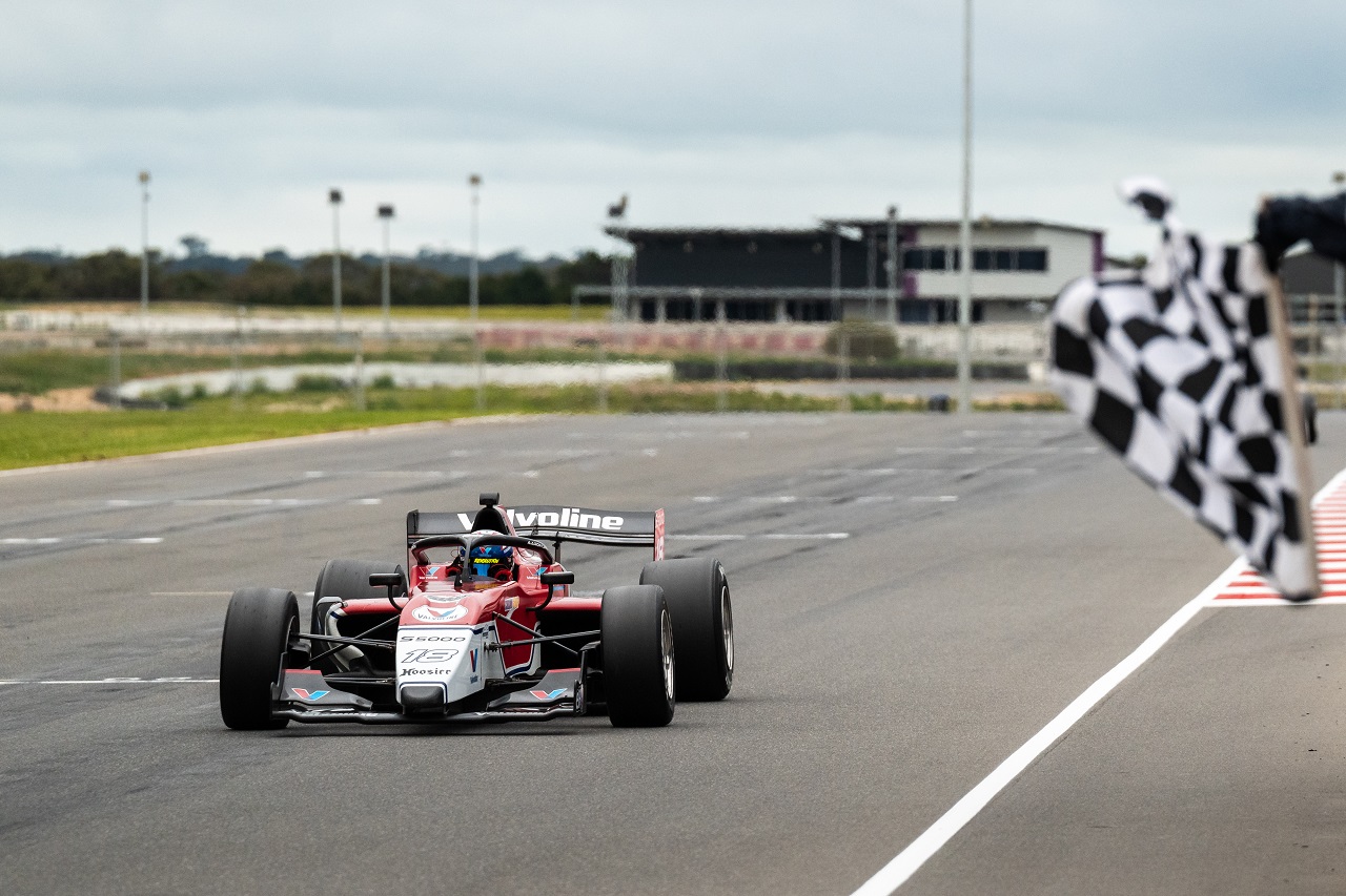 Cameron Takes S5000 Championship Lead with Tailem Bend Victory