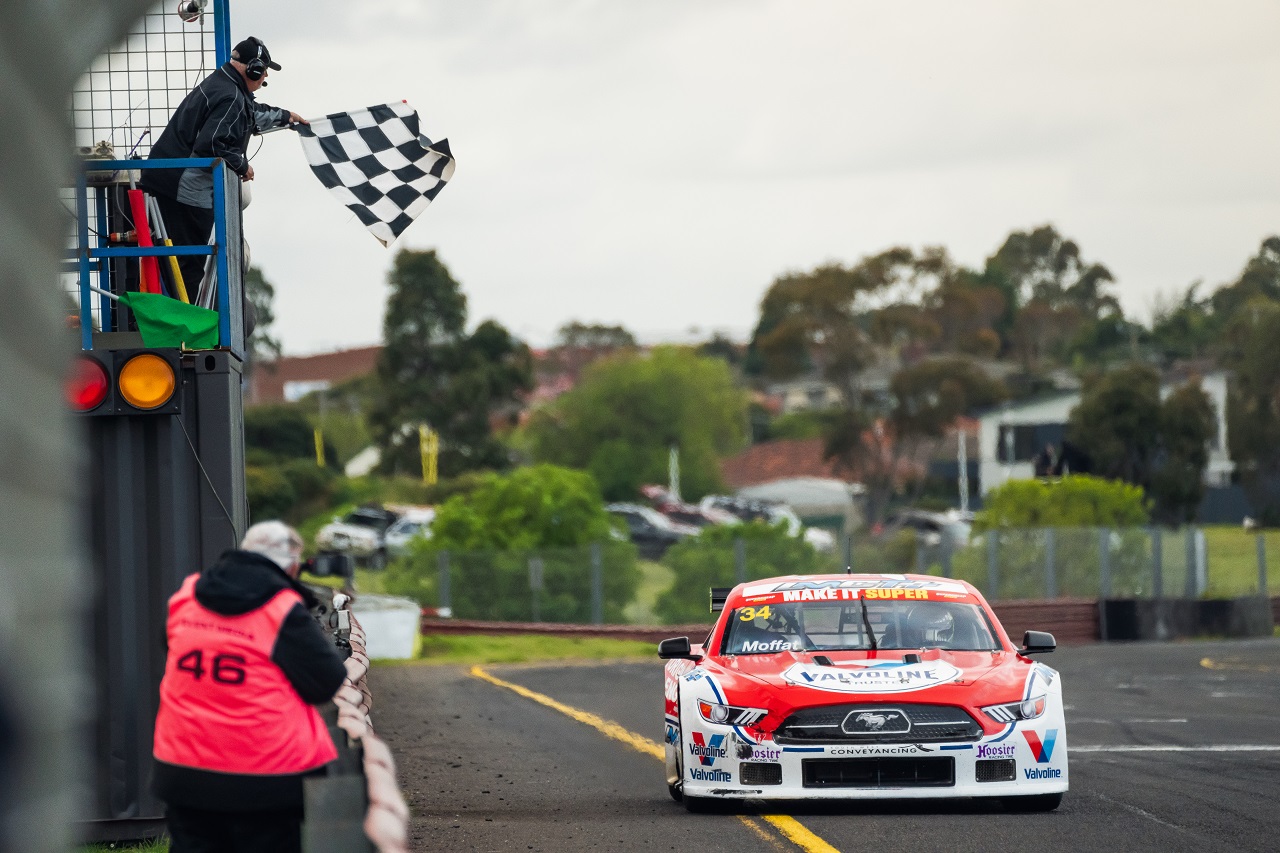 Valvoline Duo Earn Crucial Results in Sandown