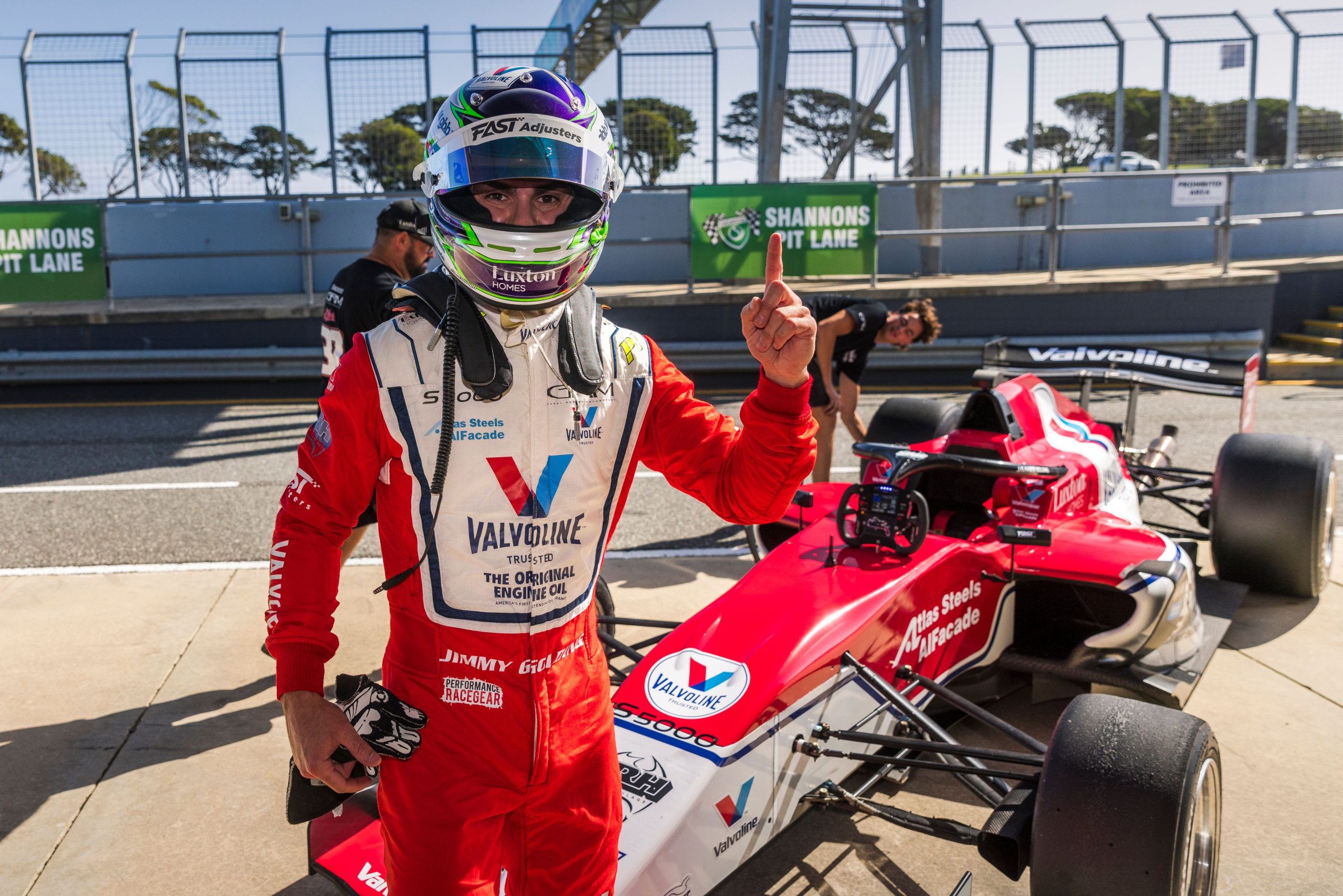 JAMES GOLDING TAKES RECORD BREAKING POLE AT PHILLIP ISLAND